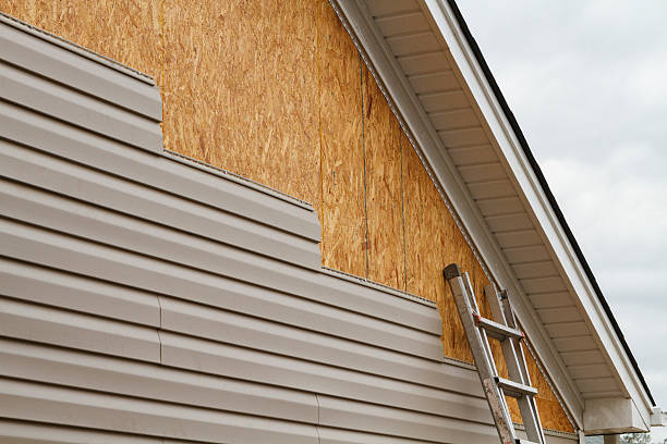 Professional Siding Replacement technician working in Warrenton, GA